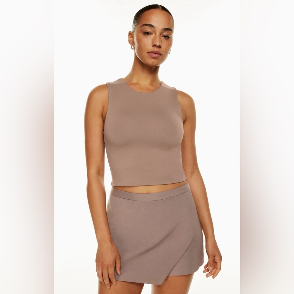 Aritzia Babaton Contour Muscle Tank Nude Medium